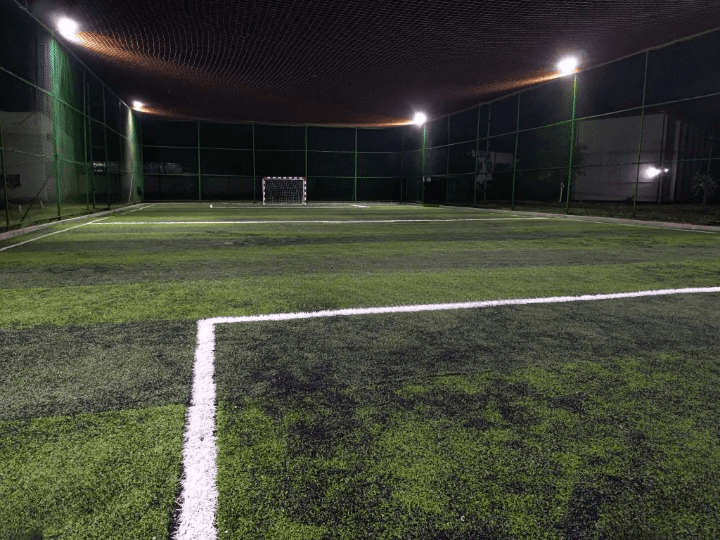 Green Field Center futbol maydoni